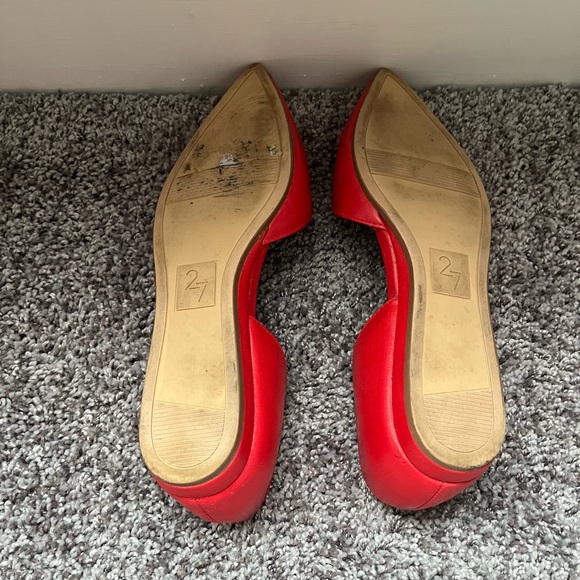 Red Flats - Picture 3 of 6